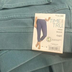 NWT Capri
